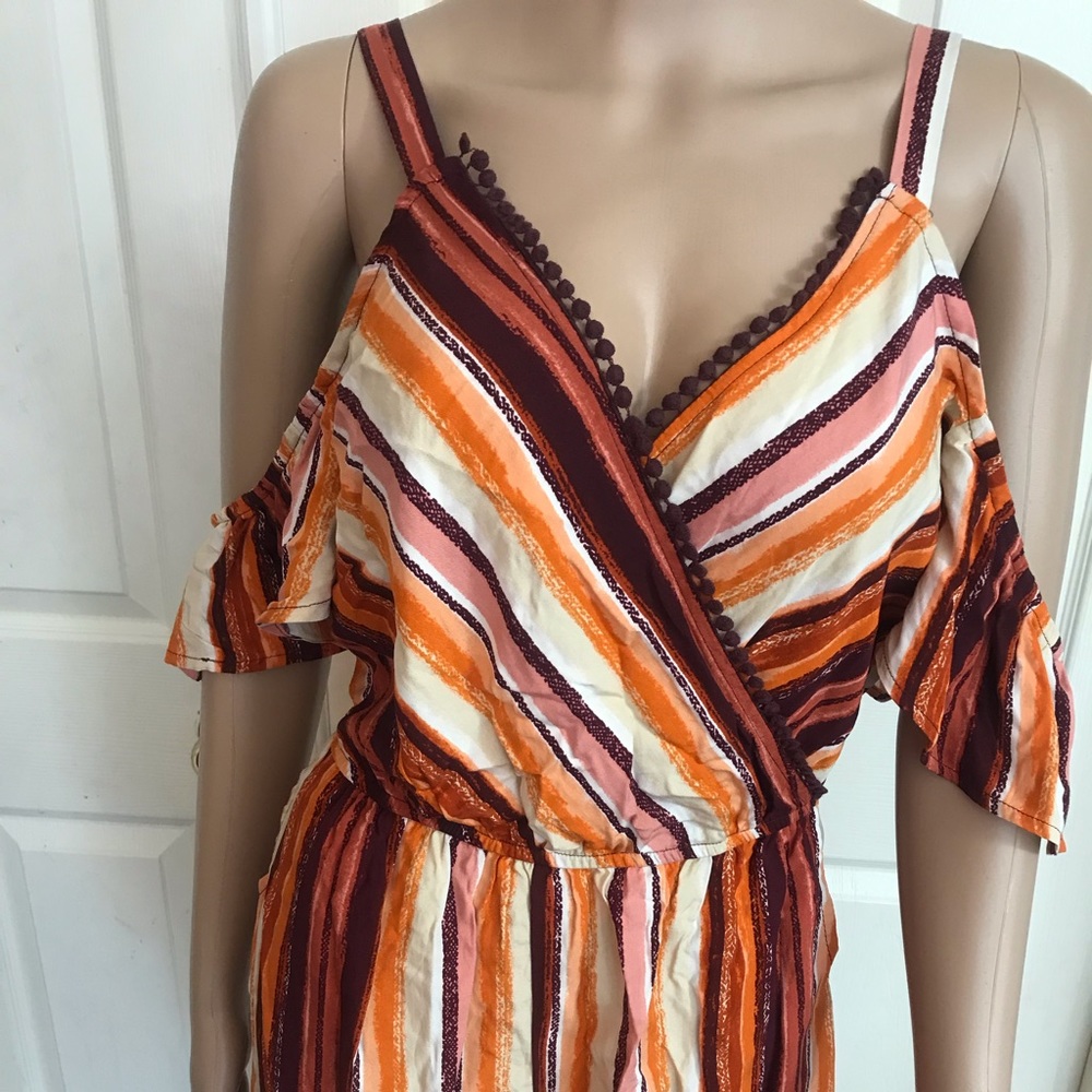 Cold shoulder romper size large Multicolor.
